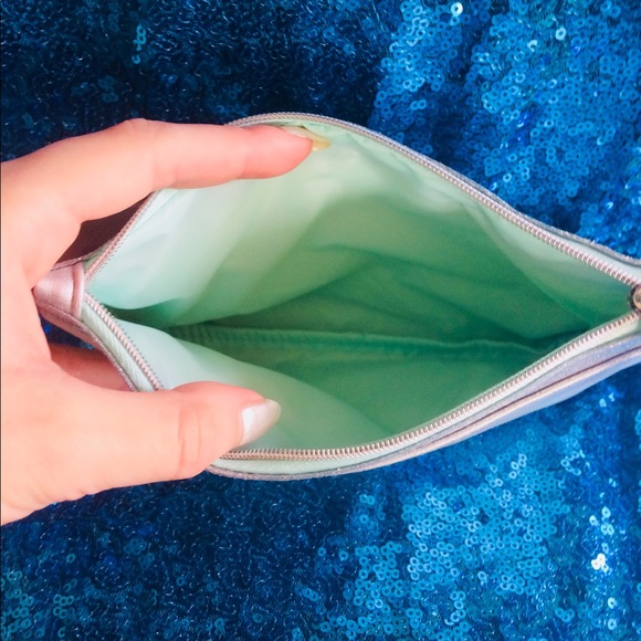 🍦Silver Glitter Makeup Bag🧁 - Picture 3 of 3